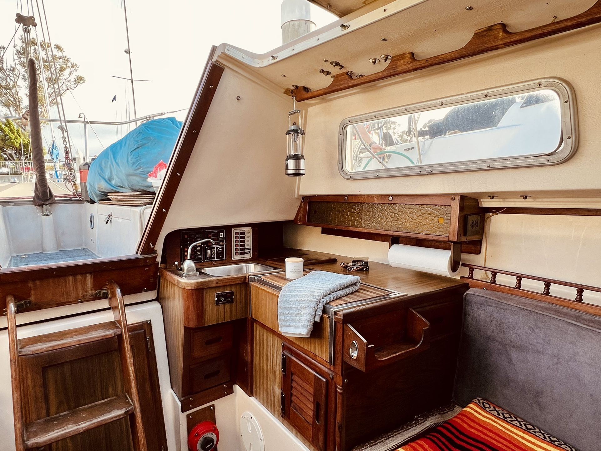 Vintage 27’ Catalina sailboat