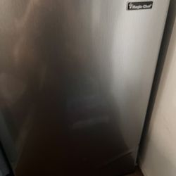 Magic Chef Mini Fridge 