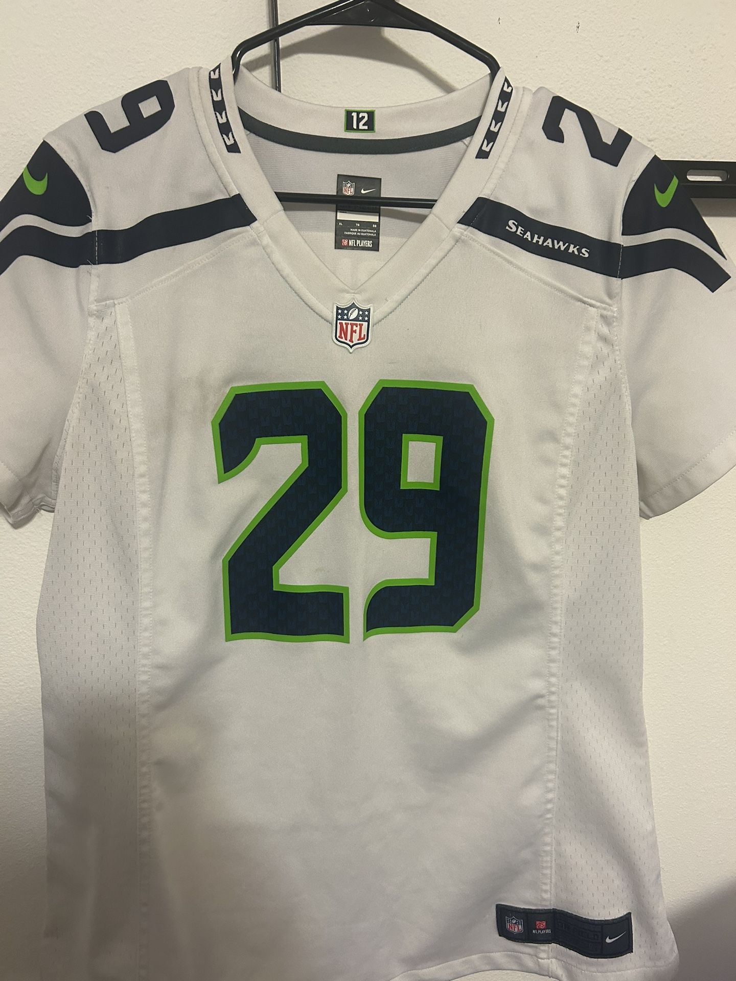 Woman’s Nike Seattle Seahawks Earl Thomas Medium Road White Jersey Used