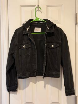 Crop denim jacket with removable hood