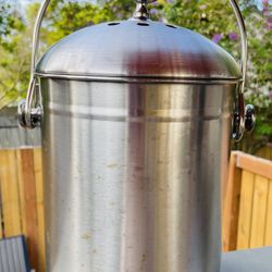 Compost Bin (Utopia kitchen)