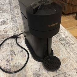 Nespresso Vertuo Coffee & Espresso Machine – Black (Like New)