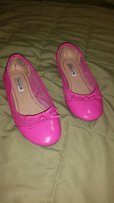 America Eagle size 2 kids flats.