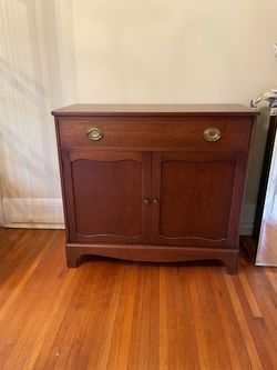 Buffet / accent table