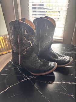 Youth boots size 13