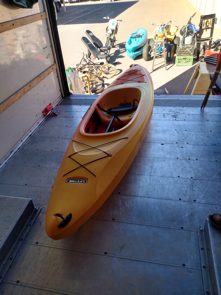 10 Ft Kayak And Very Good Condition $125