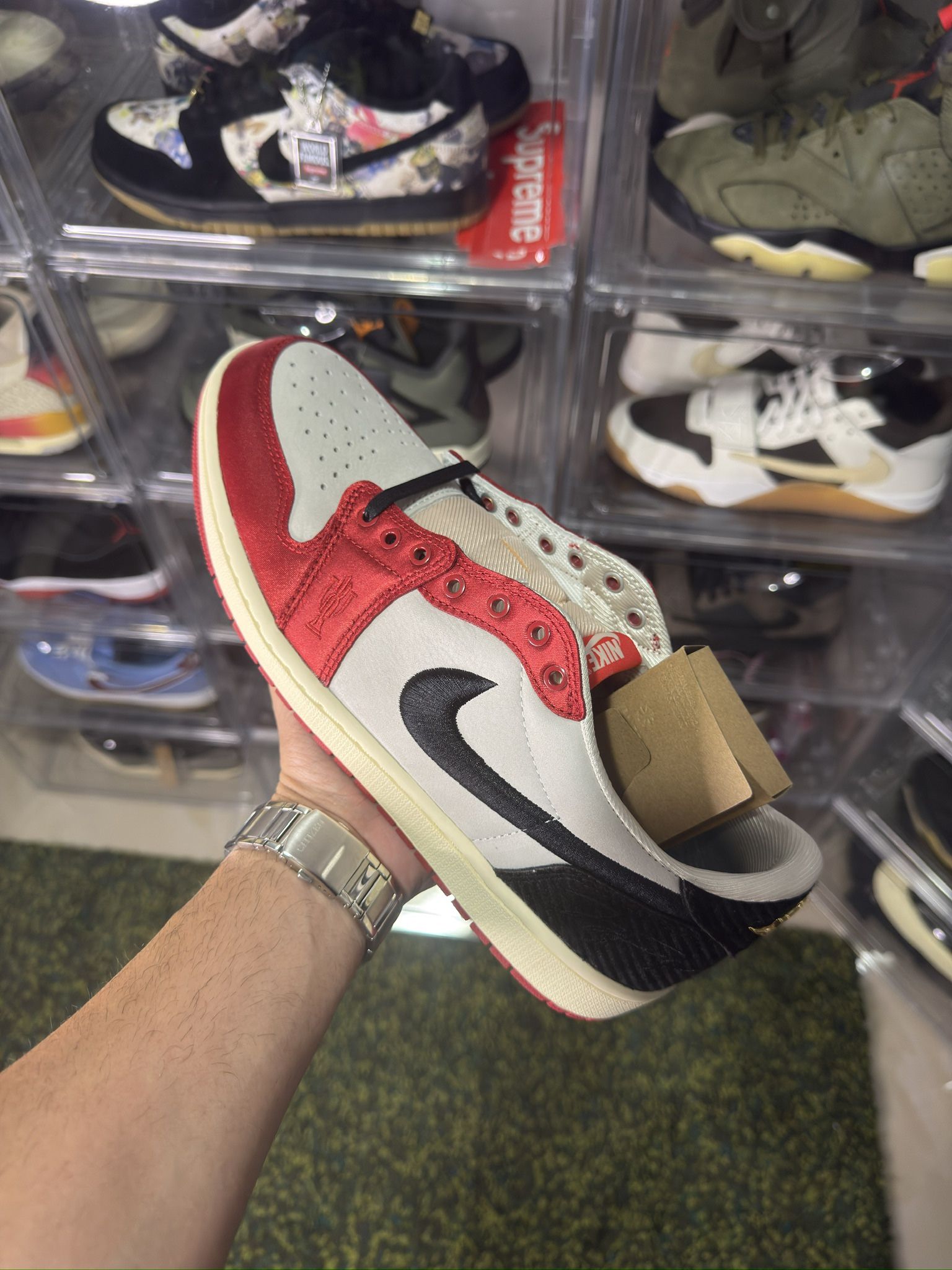 Jordan 1 Low Trophy Room