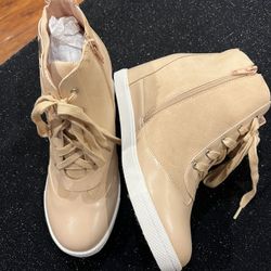 NEW Torrid Blush Color Wedge Sneaker With Hardware Size 10 Wide