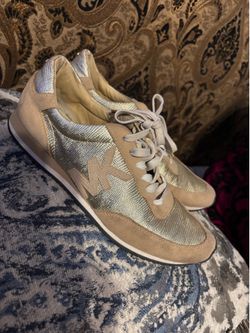 Michael Kors   size 9