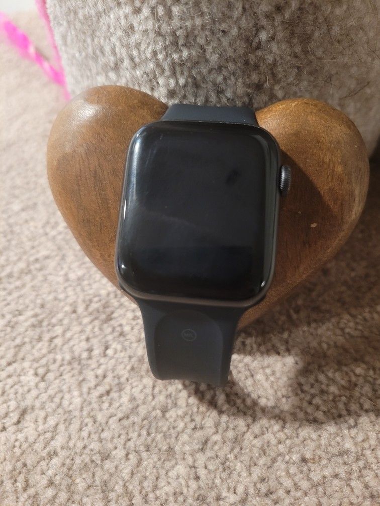 Apple Watch With Charger