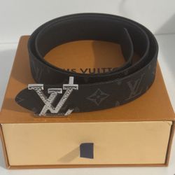 Louis Vuitton belt Black