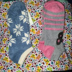 SNUGADOO FUZZY SOCKS