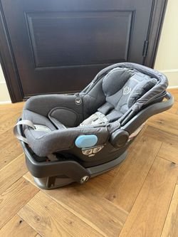 Uppababy Mesa Car seat With Base