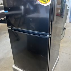 Artic king 3.2 Cu ft two door