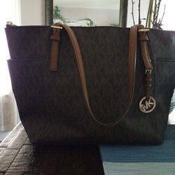 MICHEAL KORS LARGE TOTE PURSE