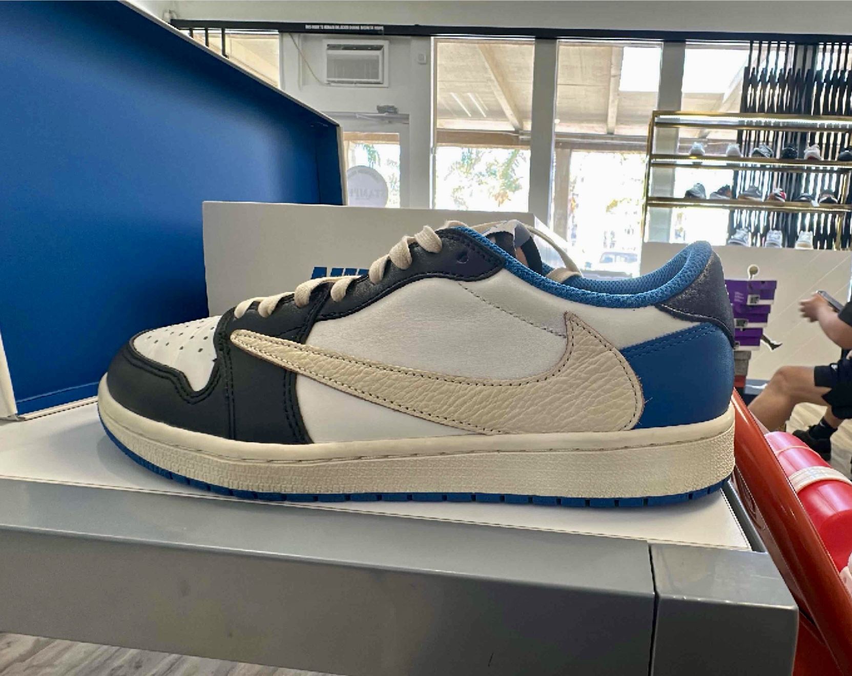 Jordan 1 Retro Low Travis Scott Size 9