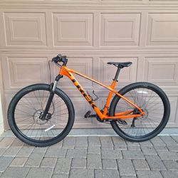 TREK MARLIN 7 MOUNTAIN BIKE 29 ER LIKE NEW  ( CHECK MY OTHER BIKES)