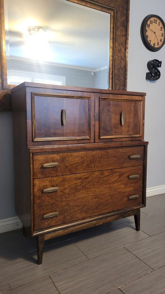 BEAUTIFUL SOLID WOOD TALL DRESSER