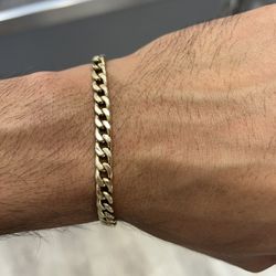 9” Gold Curb Bracelet 10KT (11.5grams)