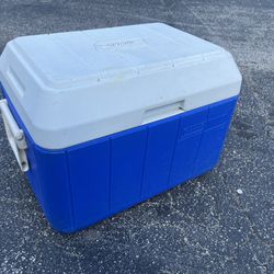 Coleman Blue Ice Chest Beach Camping Boat Cooler! Good condition! 22x15x16 