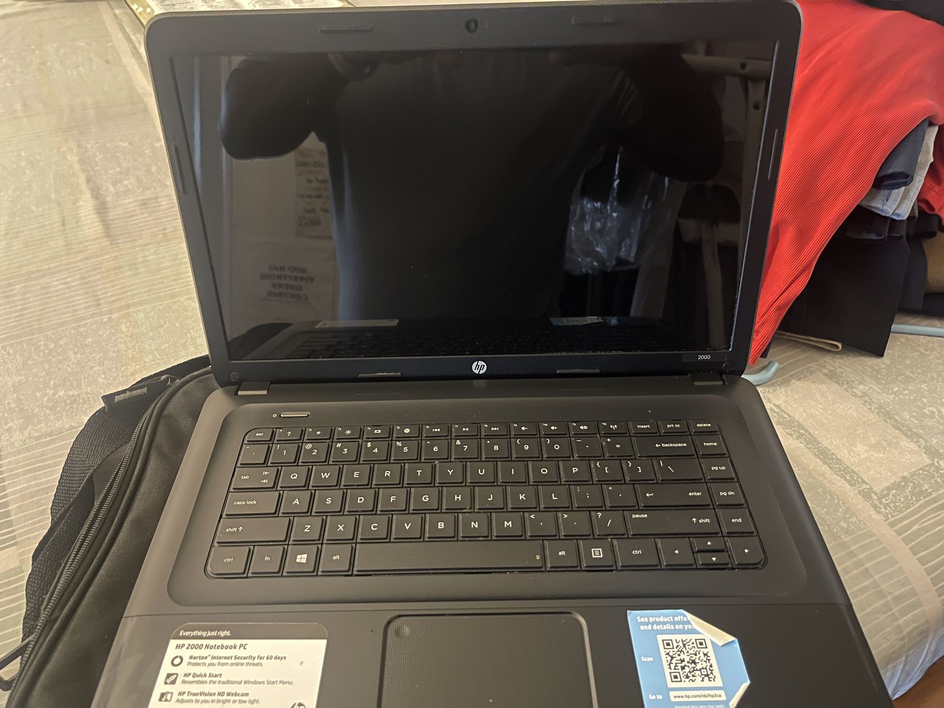 Hp laptop Notebook 2000 (Pre owned) 