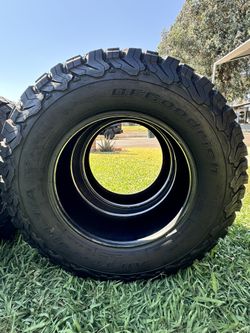 BFGoodrich All-Terrain T/A KO2 in size LT265/70R17