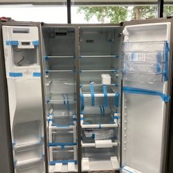 Whirlpool Side-by-Side Refrigerator in Stainless steel with In-Door-Ice® Storage and FreshFlow™ Air Filter