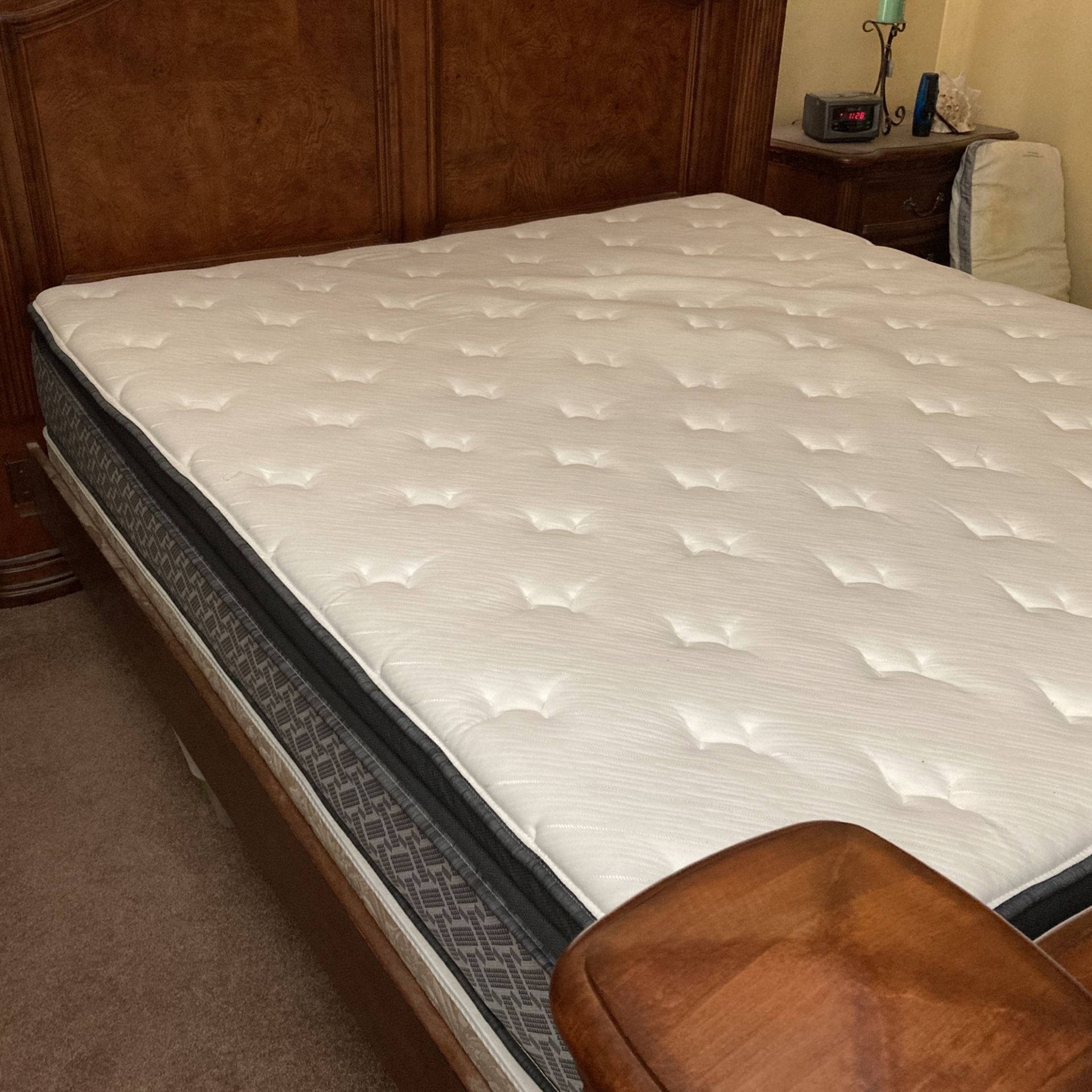 King Mattress for Sale in Oak Glen, CA OfferUp