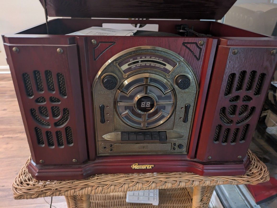 Radio,CD,Record Player
