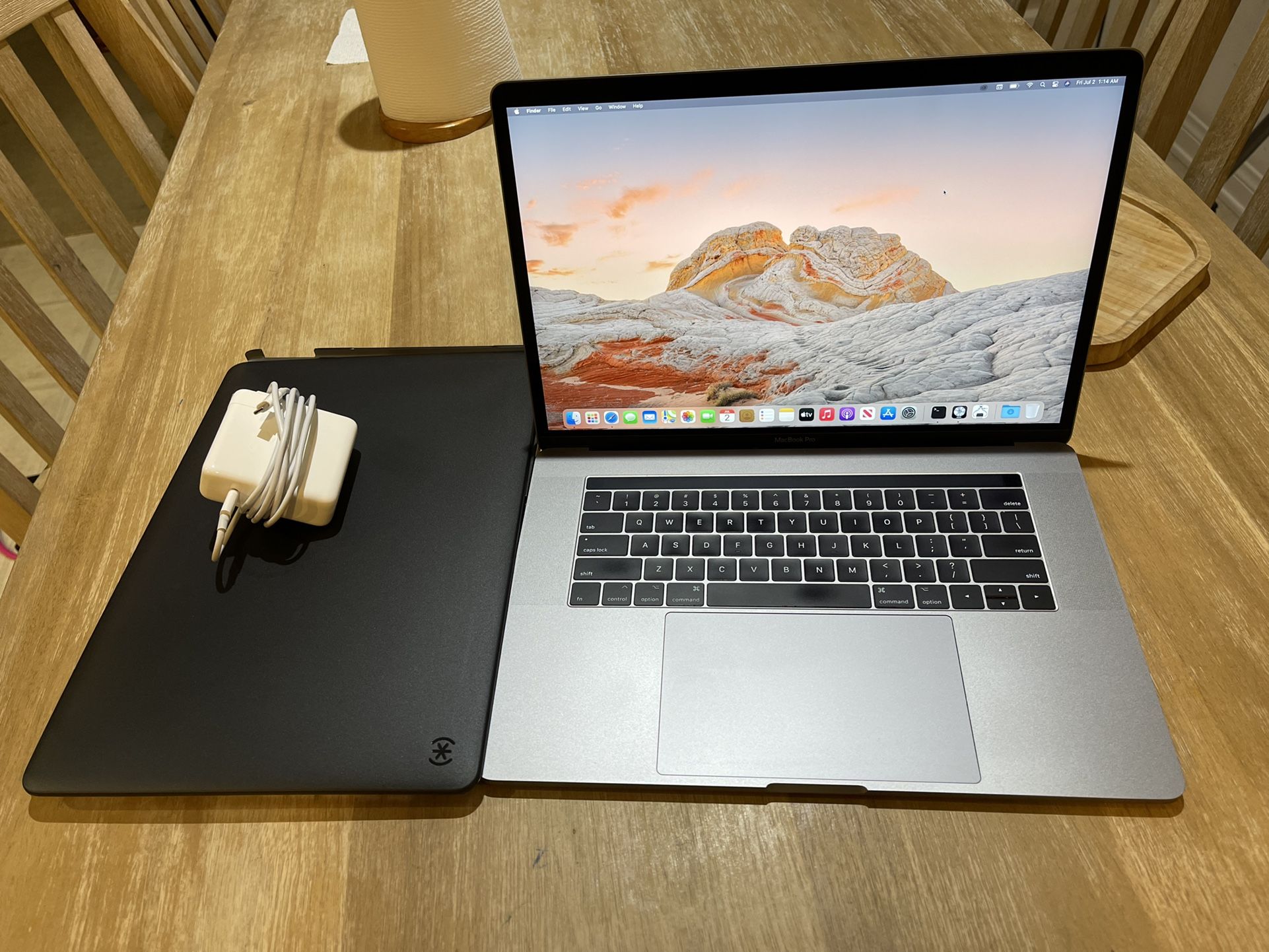 Late 2016 MacBook Pro 15.4”, quad core i7, 16gb ram,512gb SSD