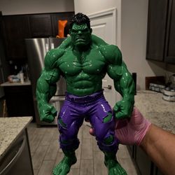 Hulk Statue