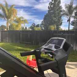 Nordic track, treadmill, auto incline, clean, high end, gym quality, quiet, cushion walking, 