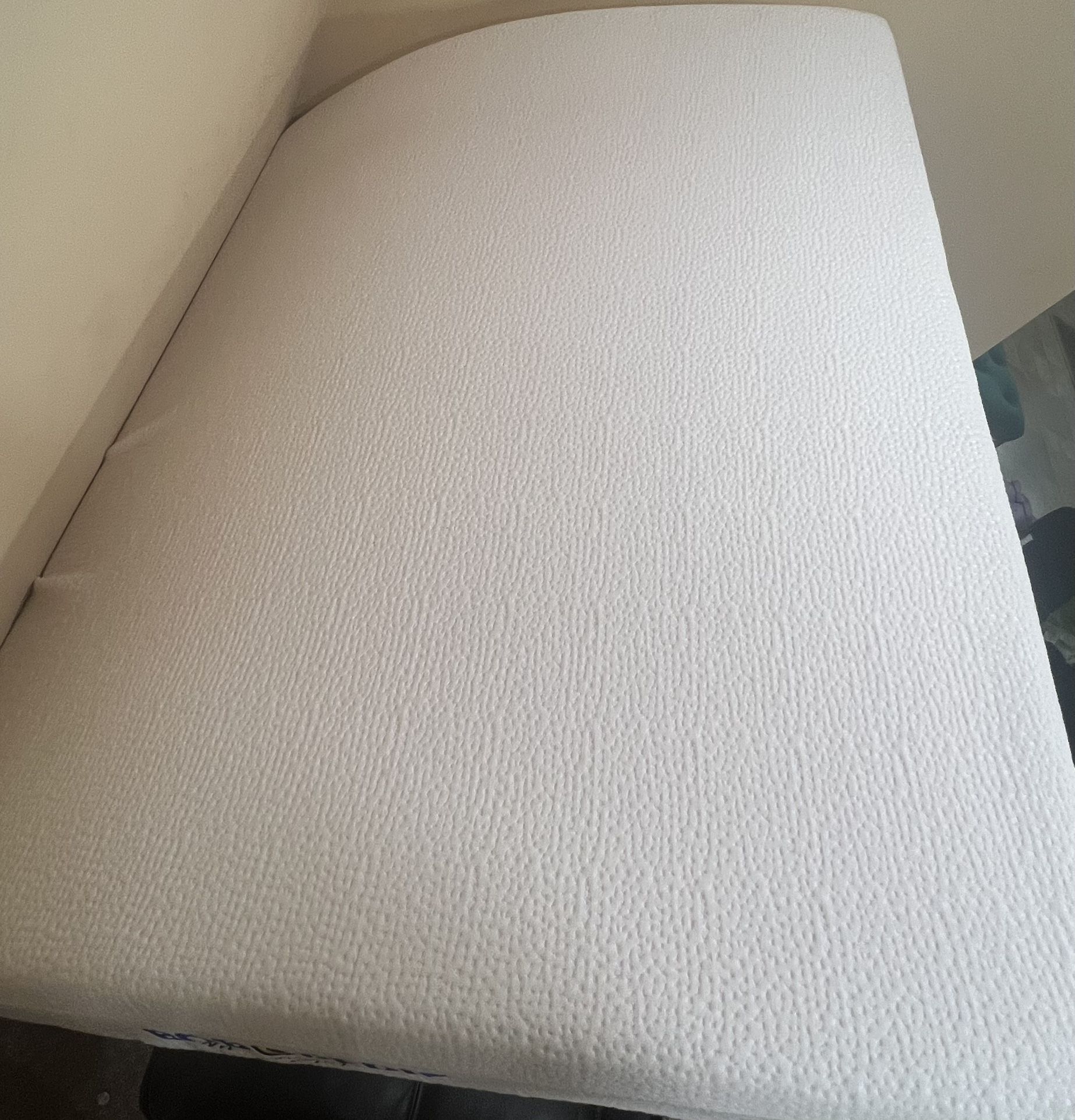 QUEEN MATTRESS
