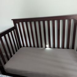 Convertible Baby Crib (toddler Bed)With Mattress And 2 Mattress Covers