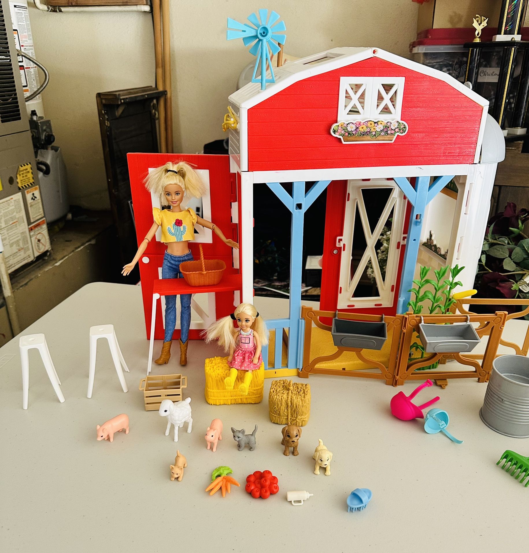 Barbie Barn & Accessories