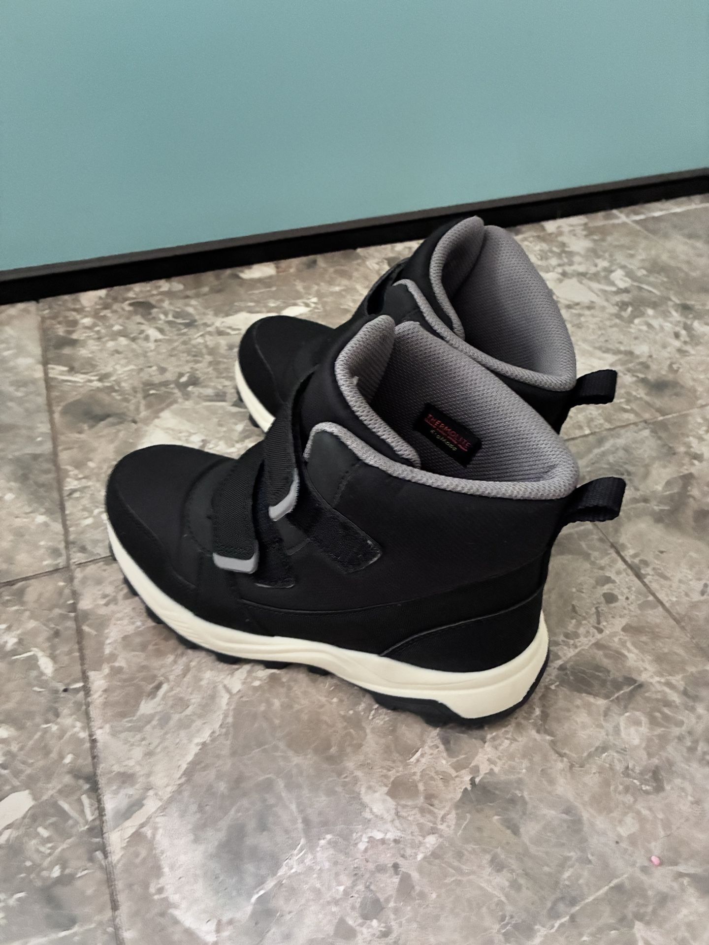 Cat & Jack Big Kids Snow Boots, Size 3