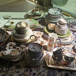Entire lot of plates and china. 104 pieces. Miscellaneous patterns.