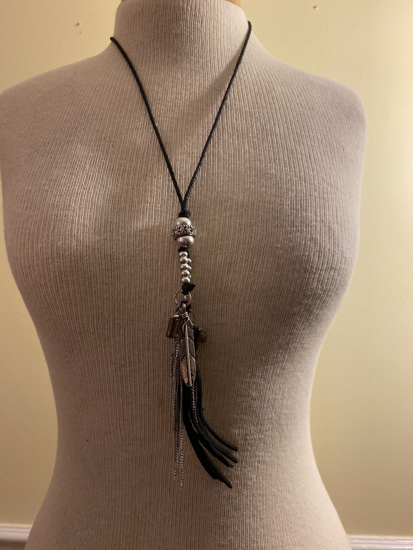 Silver Colored Feather Necklace & Earing - Item: RSYS02