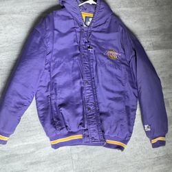 Authentic vintage Lakers Starter jacket, Size Large 
