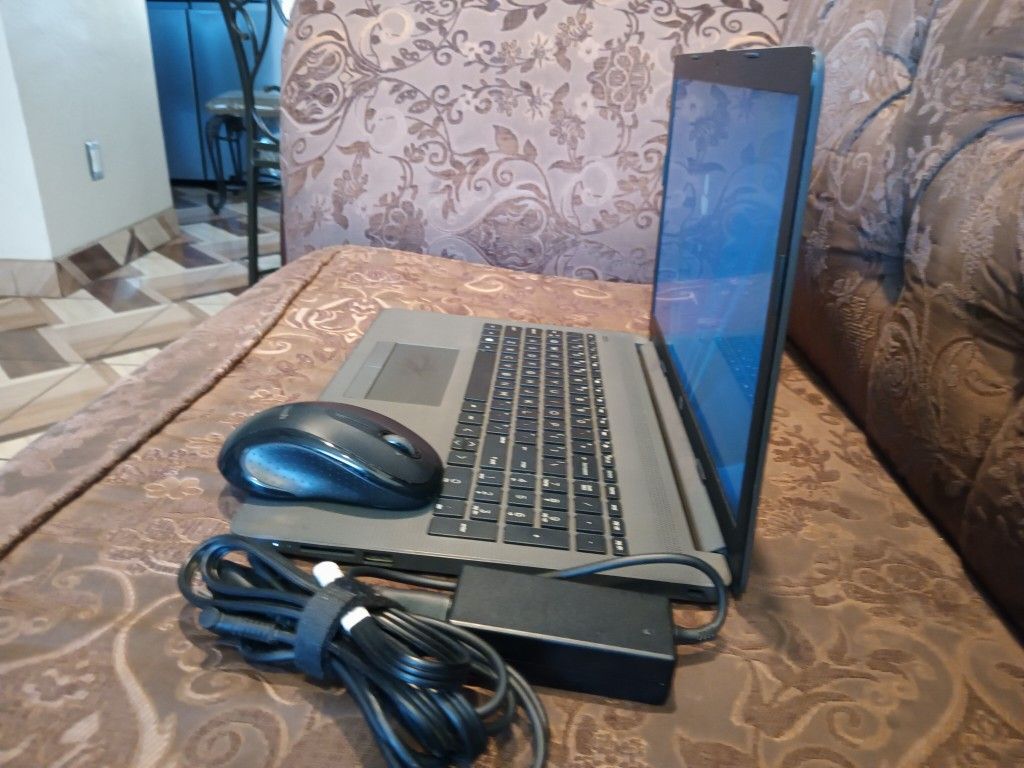 Laptop HP-15-255 G7-AMD-A6-8GB Ram-128gb HD SSD Solid-Go-od For Stud-ents.