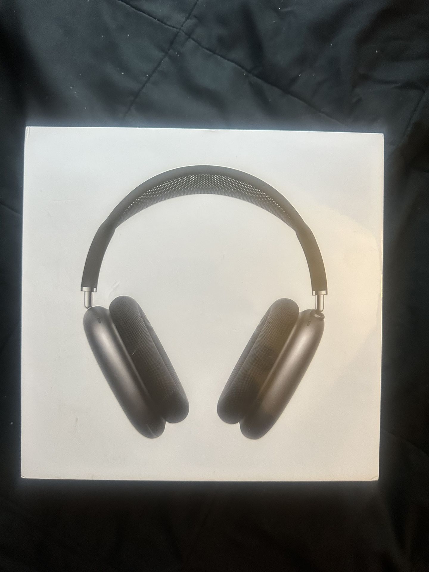 Black Apple AirPods Max