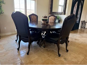 Beautiful heavy round dining room table.