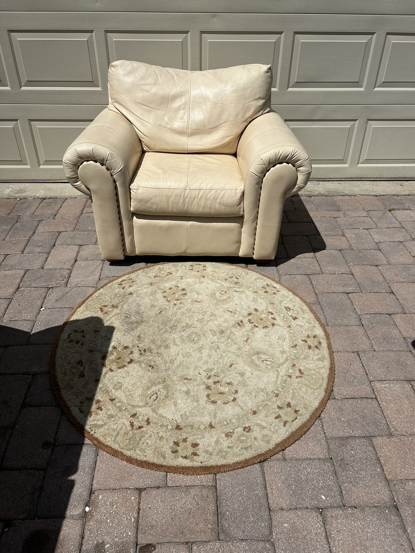 Sofa King Comfortable Cream Klaussner Armchair For Sale! Free Local Delivery 🚚