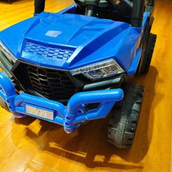The children's electric off-road vehicle comes with a remote control