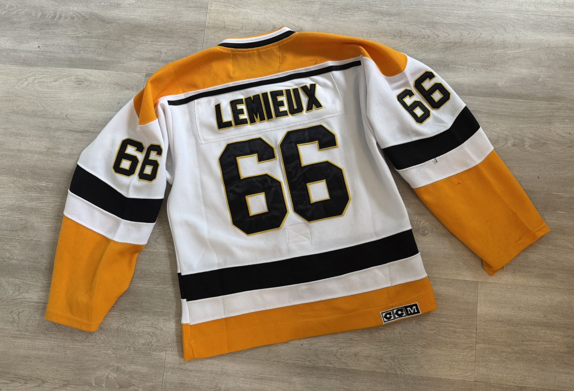 Lemieux youth large/xlarge jersey