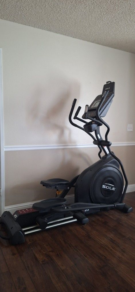 Sole E25 Elliptical Machine