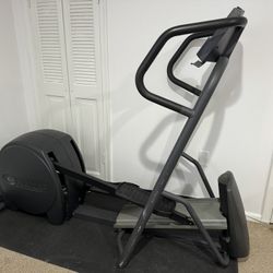 Precor EFX 5.17 Elliptical Fitness Machine - Excellent Condition
