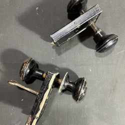 Two Antique Doorknobs With 1 Key 
