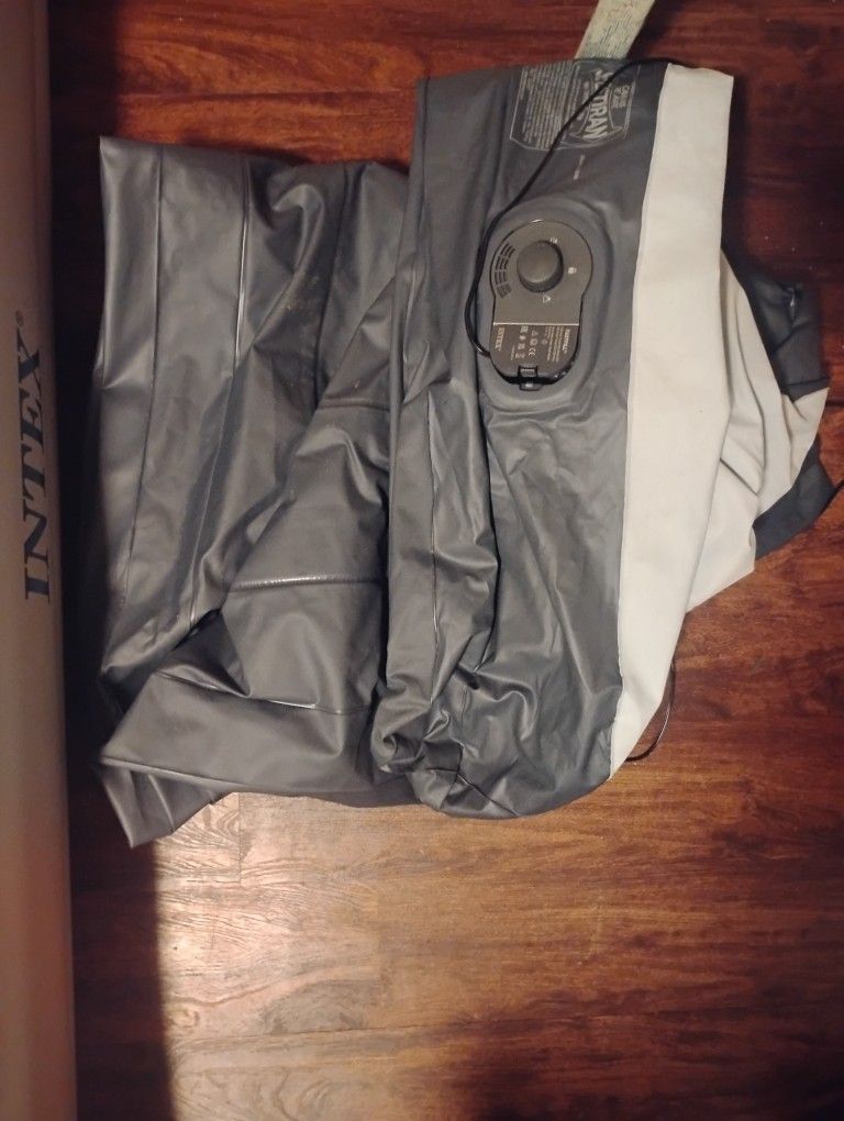 Queen Blowup Mattess