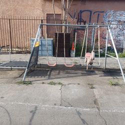 Complete swing set not new but in good condition just a little bit cleaning. I need to be fine.